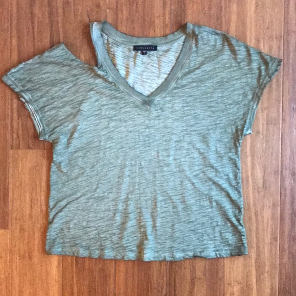EVEREVE SANCTUARY Green cold shoulder cutout t shirt size small - Picture 1 of 5